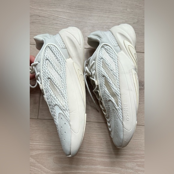 ADIDAS ORIGINALS Beige Ozelia Sneakers Size US8.5 Women / US7 Men - Picture 3 of 11